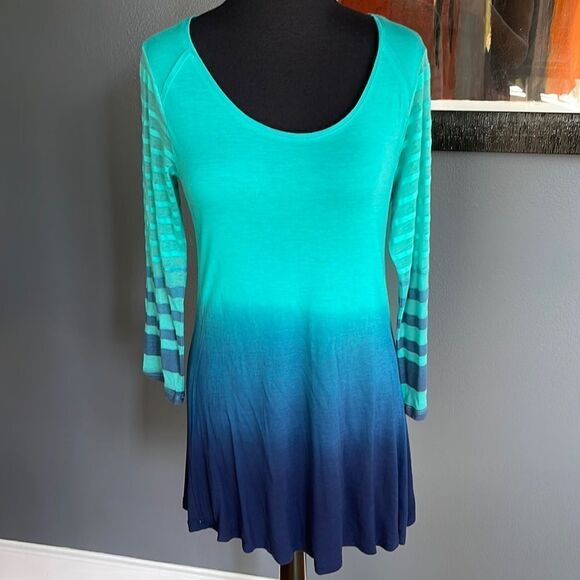 Cable & Guage aqua/navy ombré sheer stripe sleeve lightweight stretch top. NWT. - Picture 1 of 6